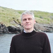 Jørgen Niclasen háðar starvsfólkini hjá Atlantsflogi
